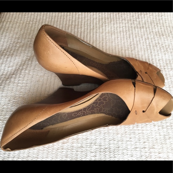 Kenneth Cole Tan Wedge Shoes - Brown Wedges - Picture 8 of 8